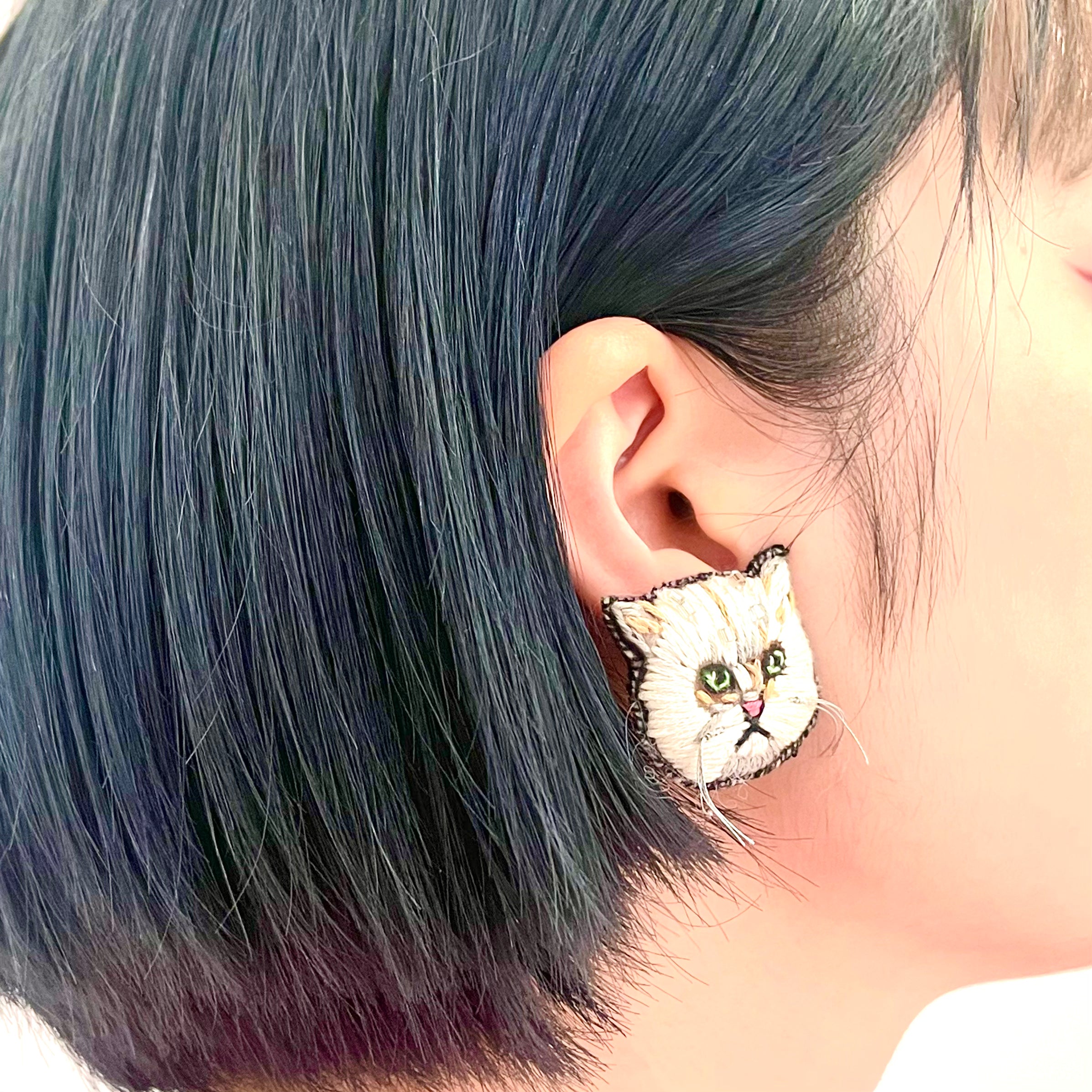 tamao world embroidered earrings C