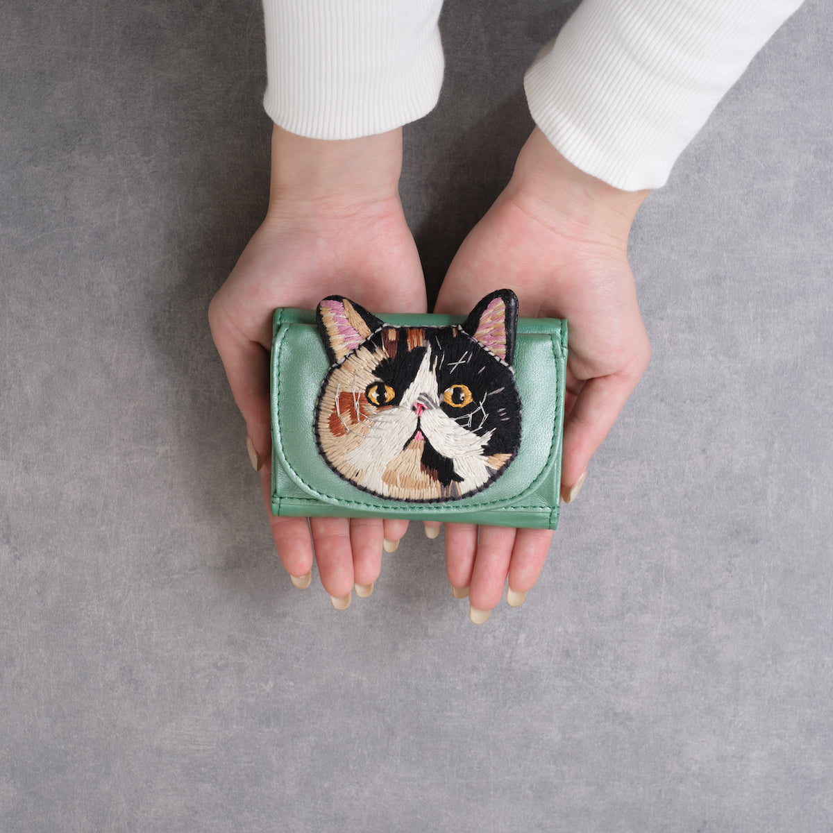 tamao world cat tri-fold mini wallet