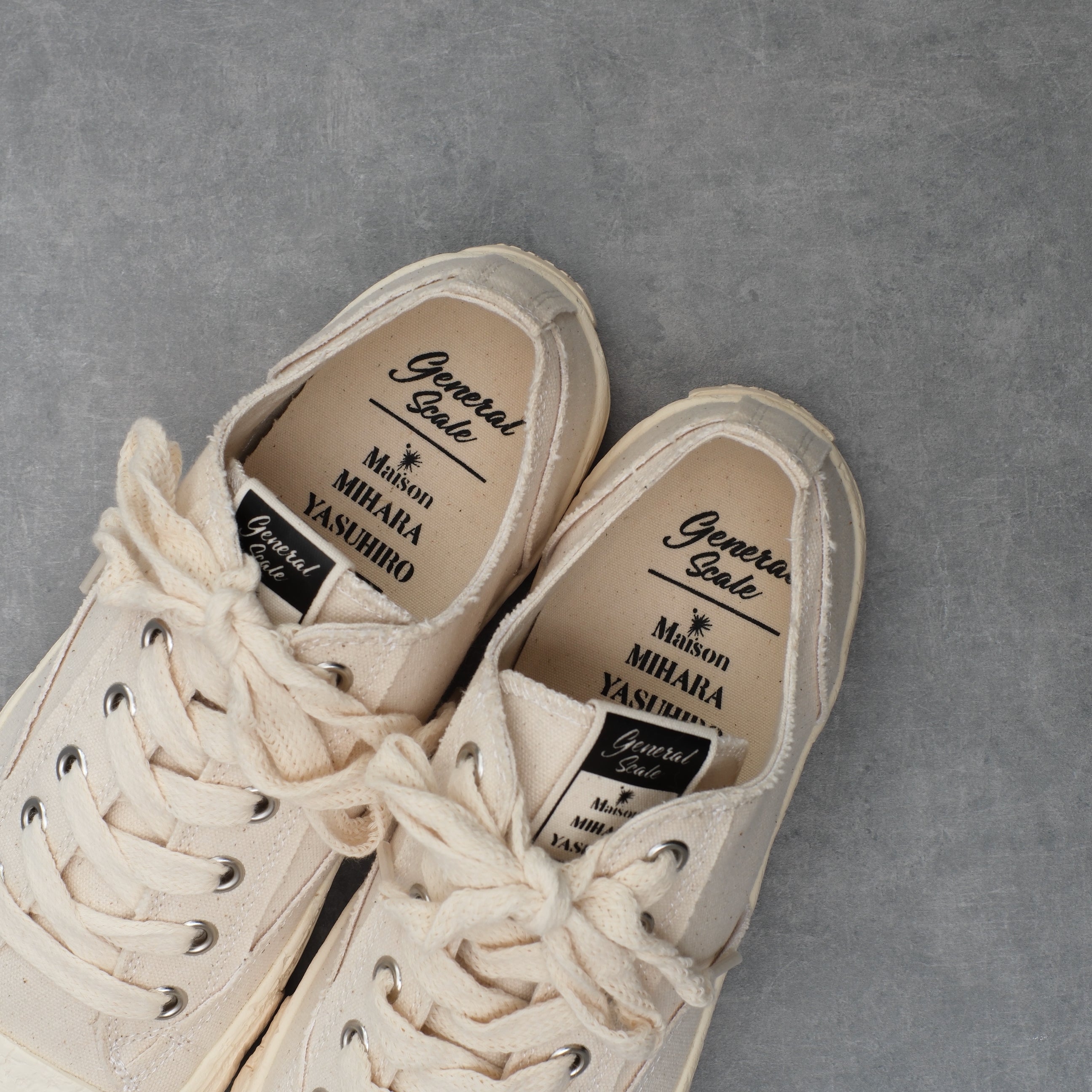 Maison MIHARA YASUHIRO PAST Sole6-Hole Canvas Low-top Sneaker