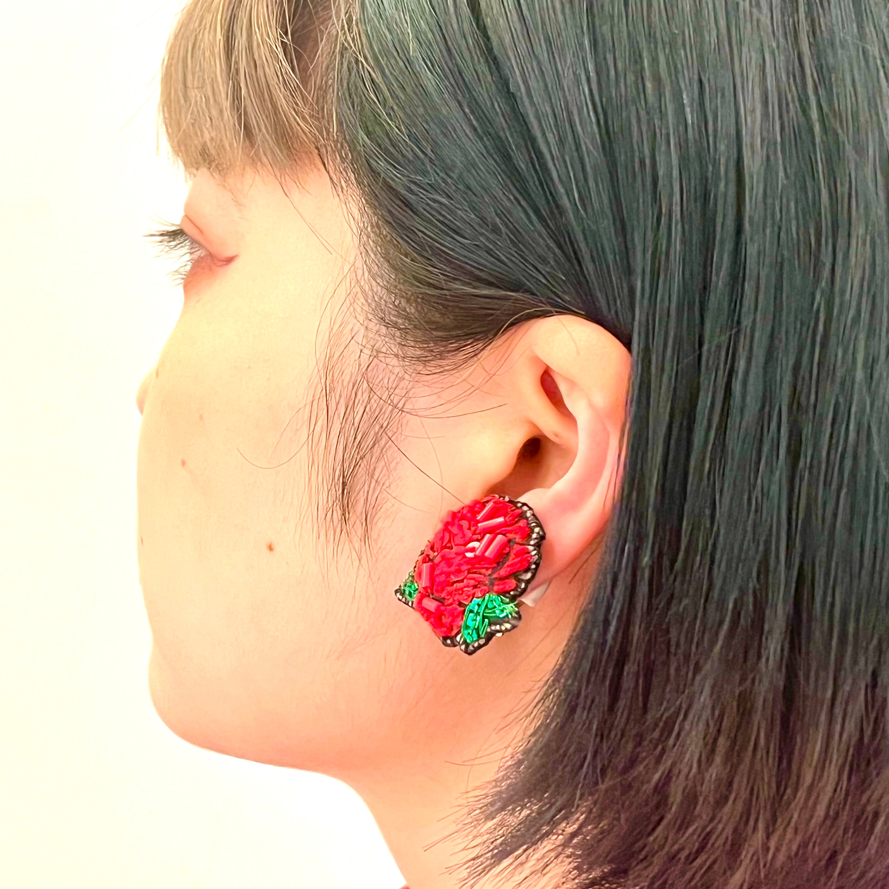 tamao world embroidered earrings C