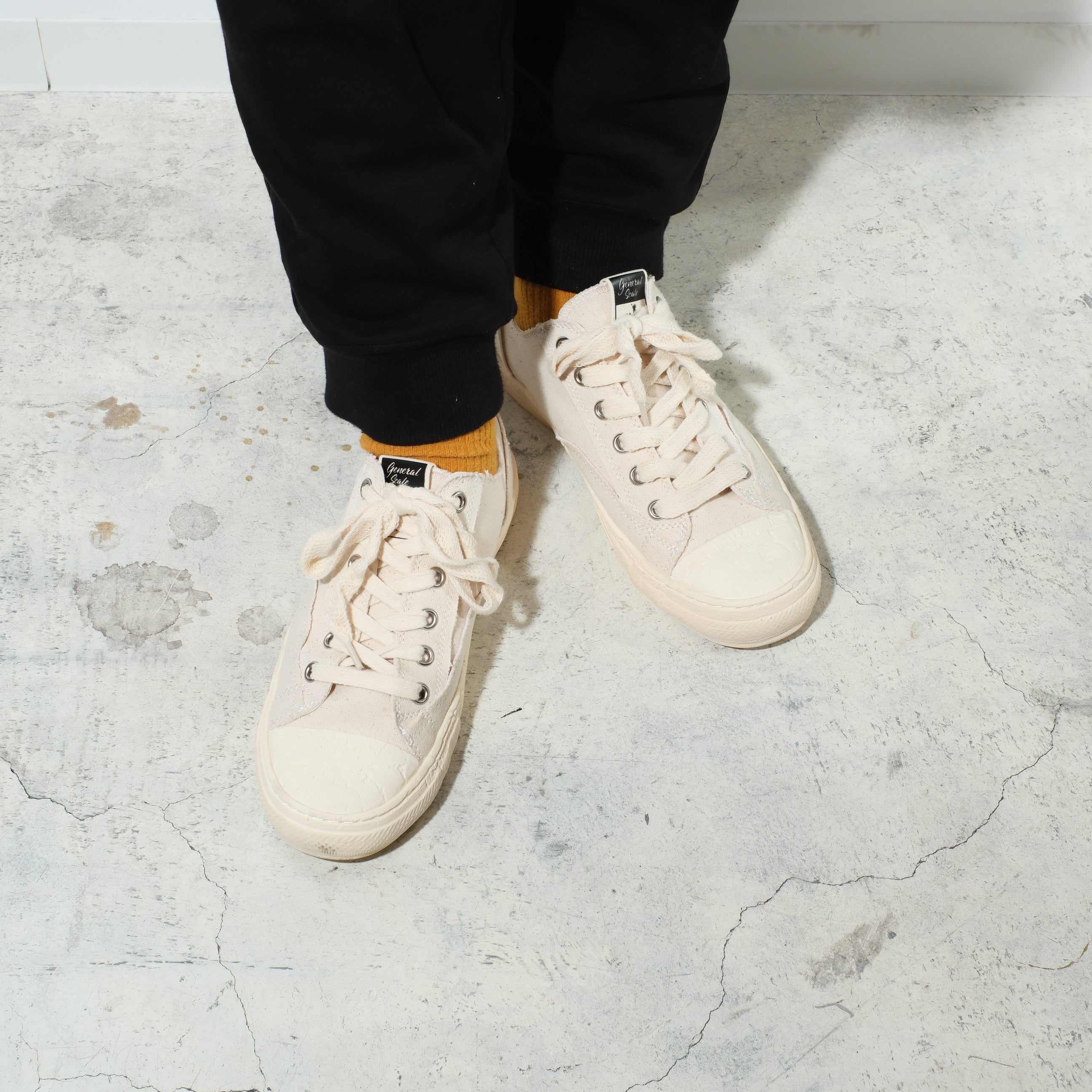 Maison MIHARA YASUHIRO PAST Sole6-Hole Canvas Low-top Sneaker