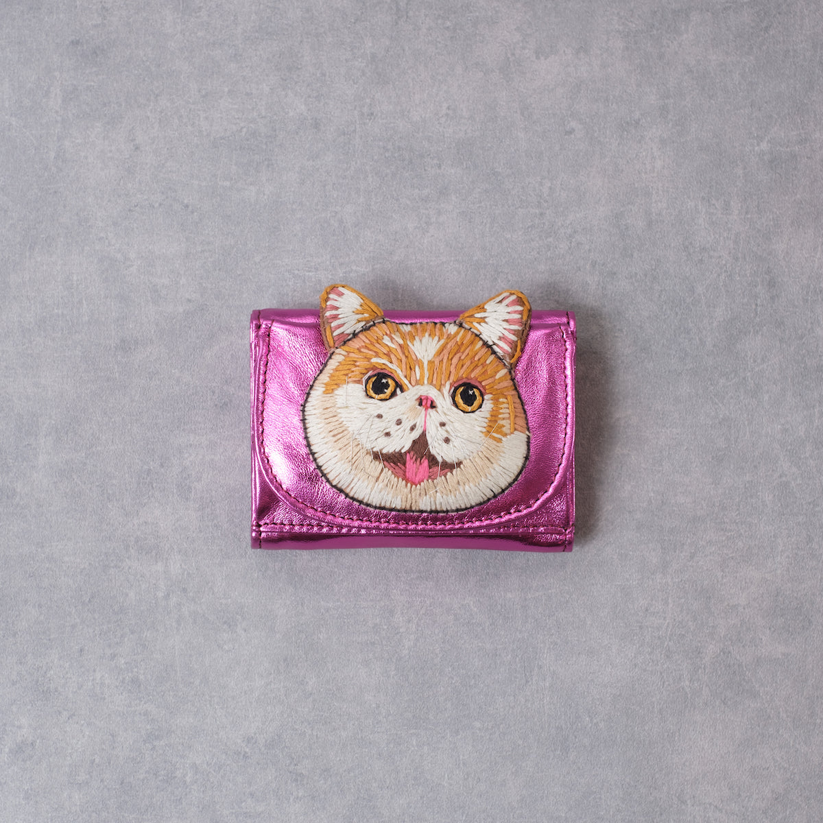 tamao 可愛い猫の刺繍の二つ折りお財布レディース